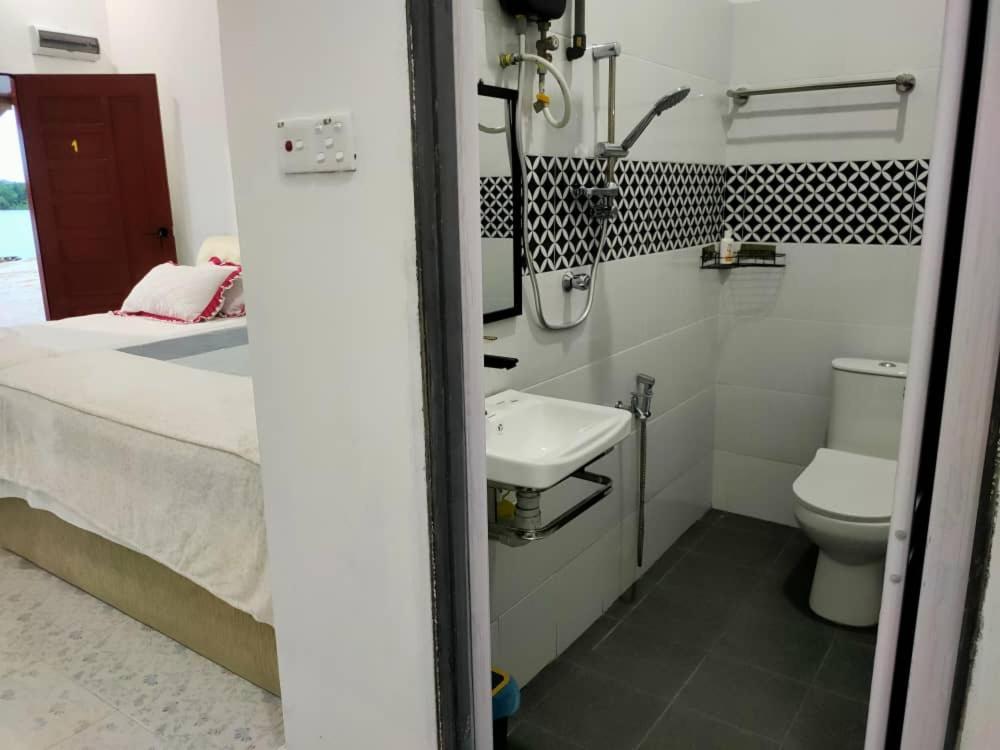 Roomstay Tokbah Demuara Kuala Besut Экстерьер фото